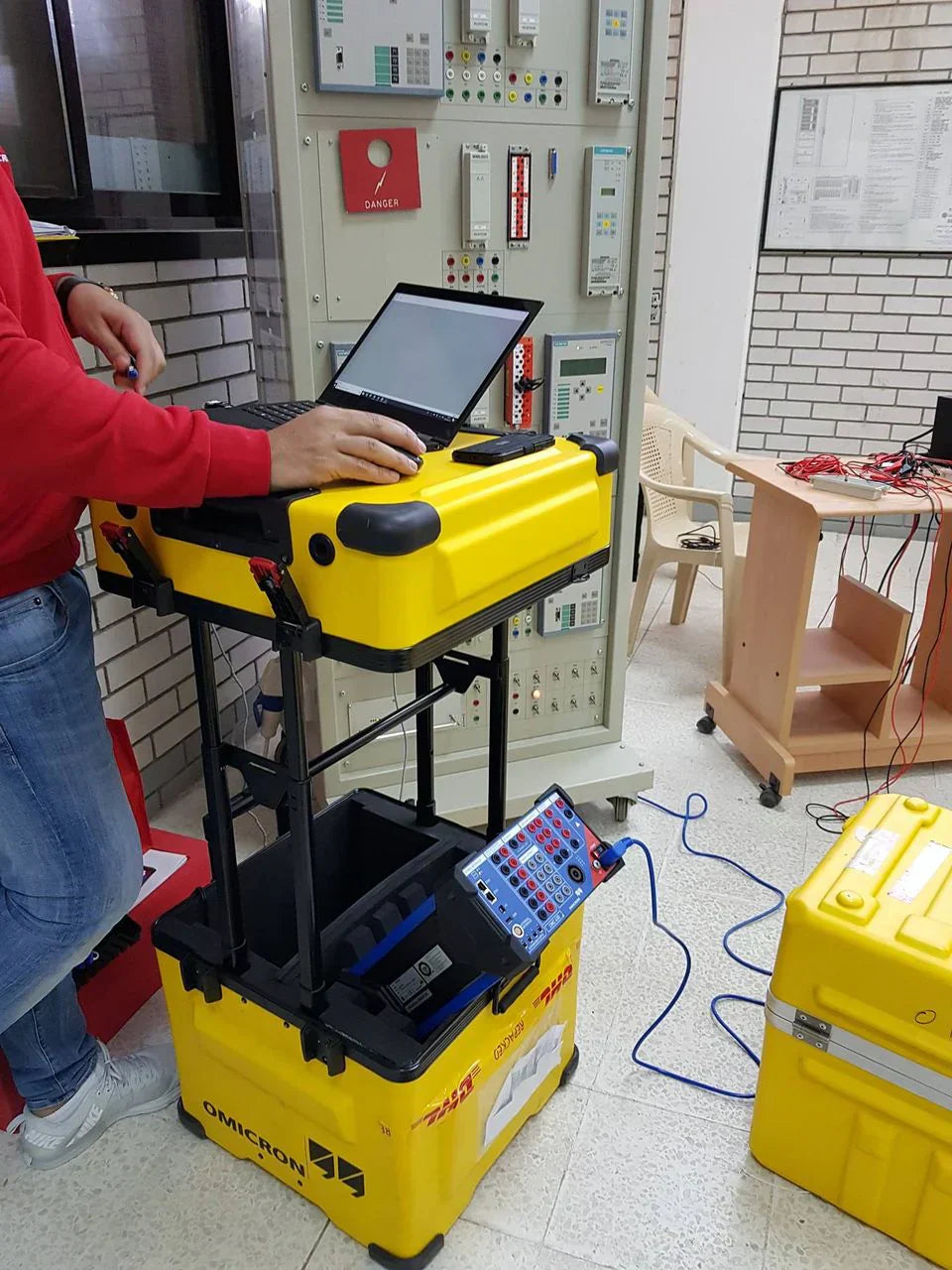 Omicron CMC 430 Ultra-portable protection test set and calibrator